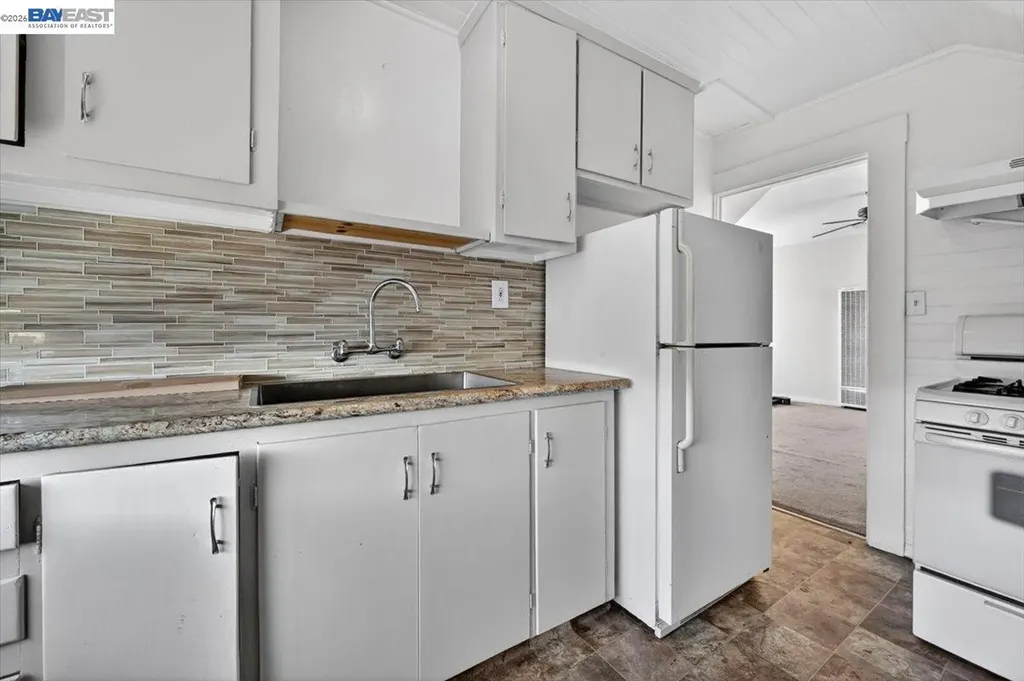 950 Loomis Court Oakland CA 94606