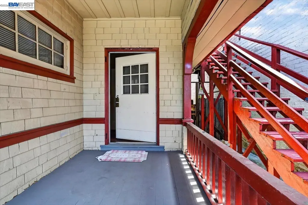 950 Loomis Court Oakland CA 94606