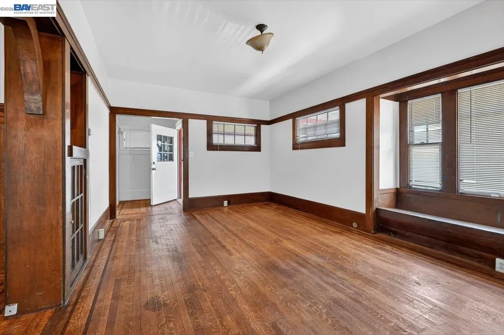 950 Loomis Court Oakland CA 94606