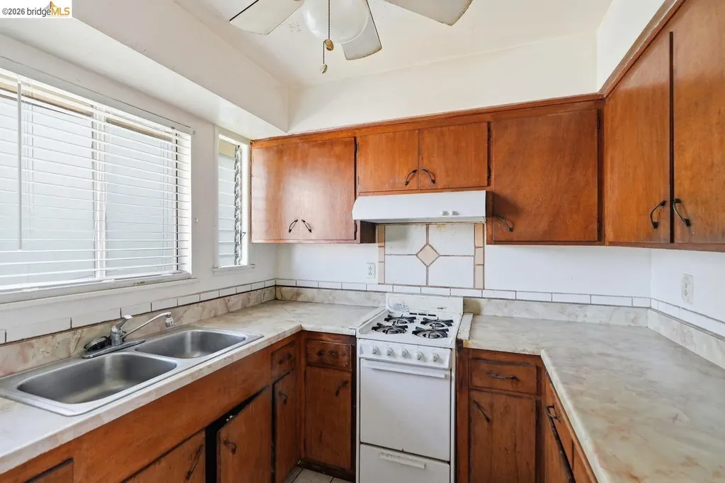 933 41st Street Oakland CA 94608