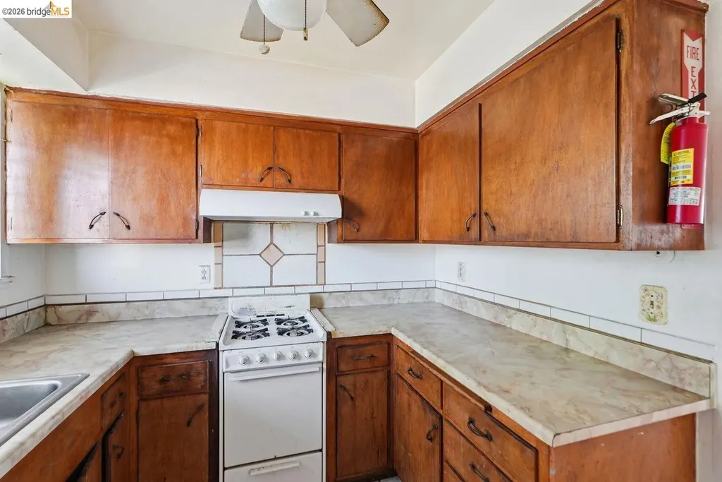 933 41st Street Oakland CA 94608