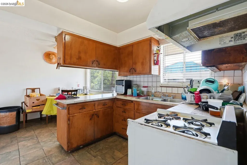 933 41st Street Oakland CA 94608