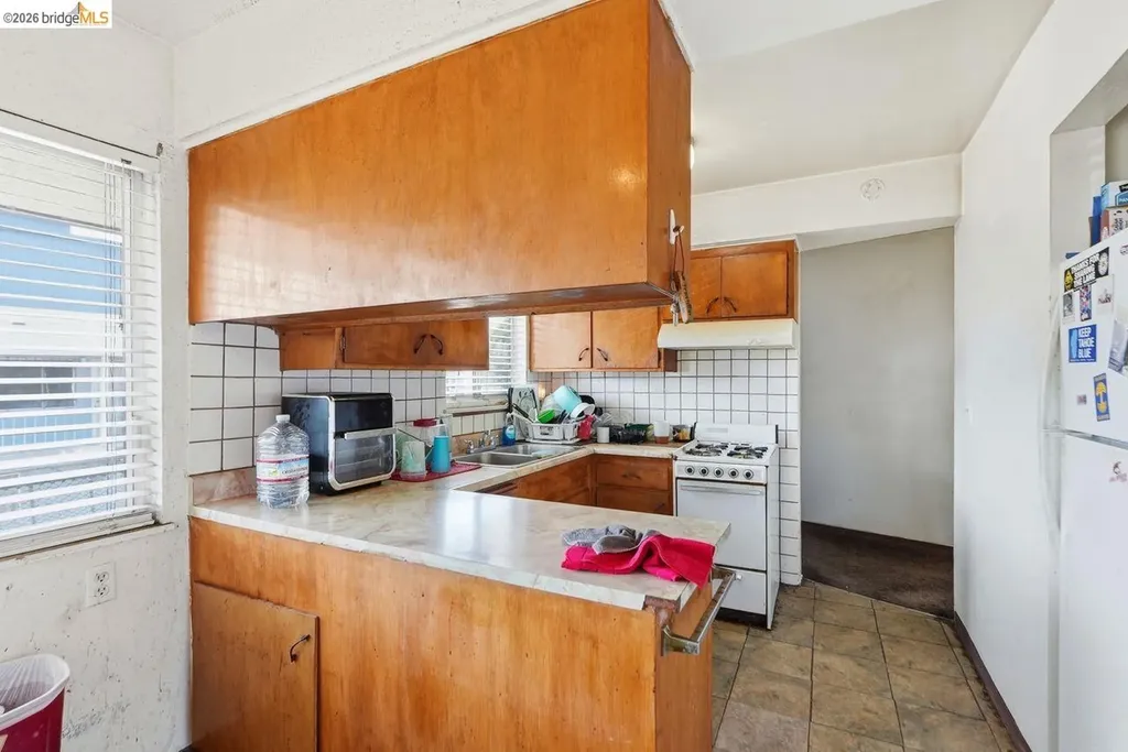 933 41st Street Oakland CA 94608