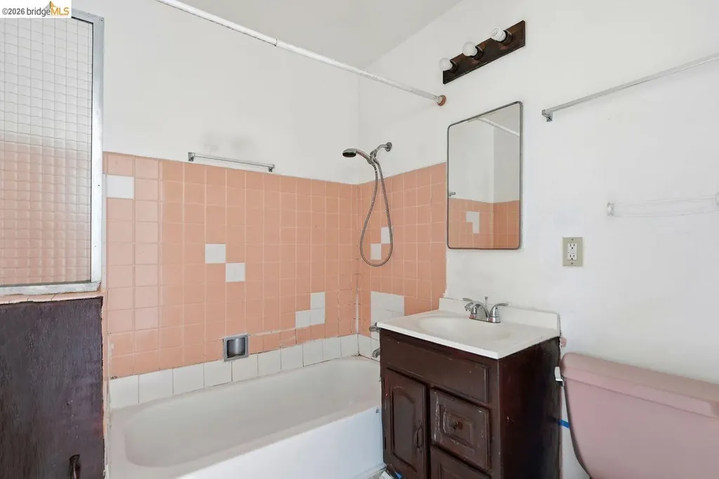 933 41st Street Oakland CA 94608