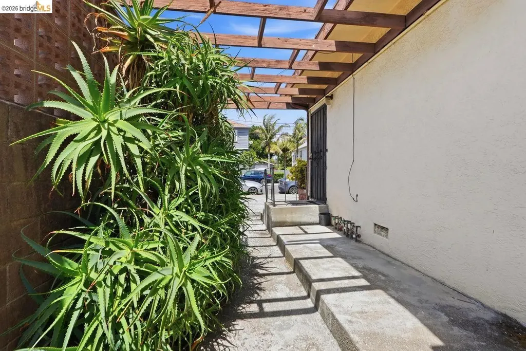 933 41st Street Oakland CA 94608