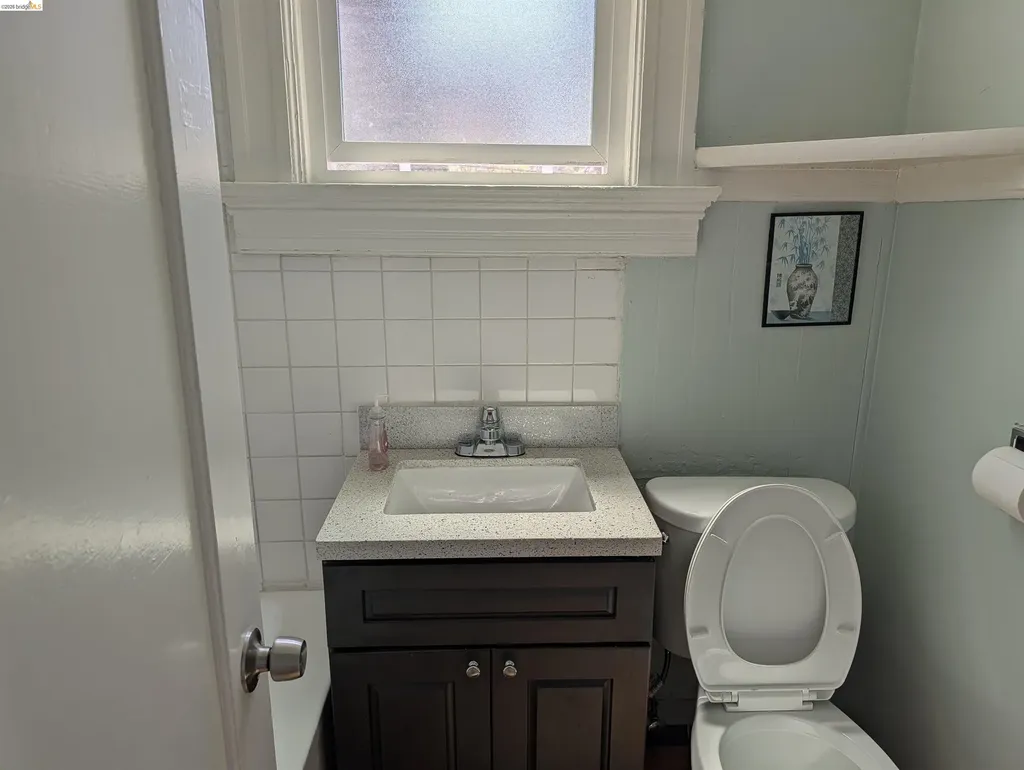 1086 66th Street Oakland CA 94608