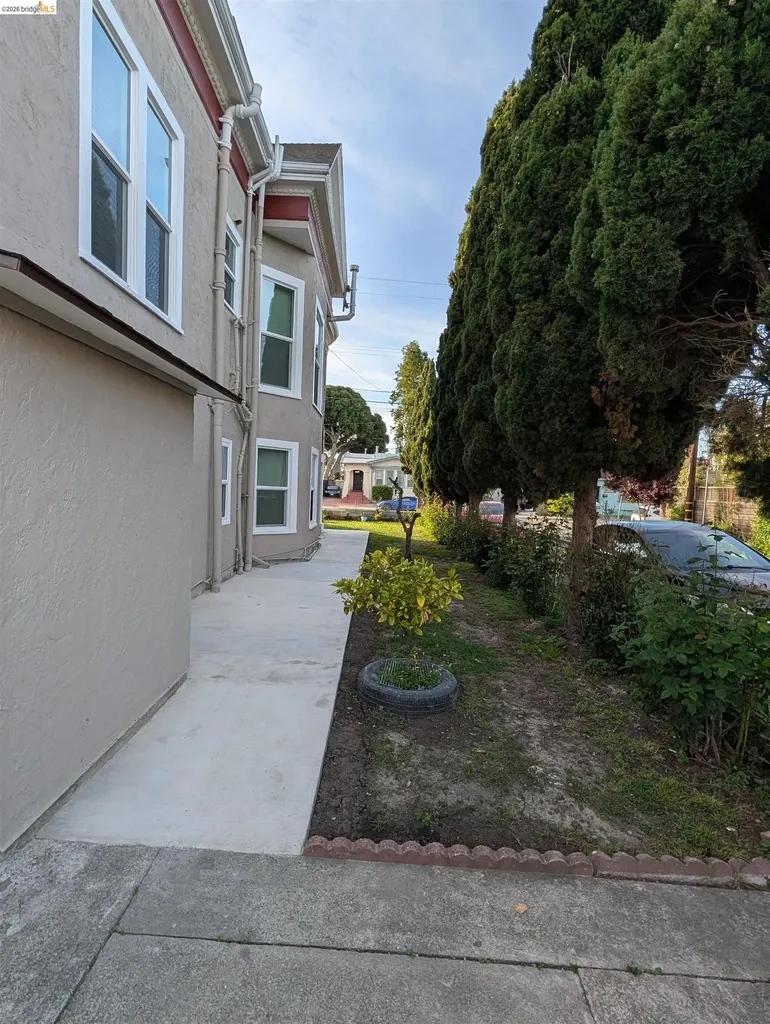 1086 66th Street Oakland CA 94608