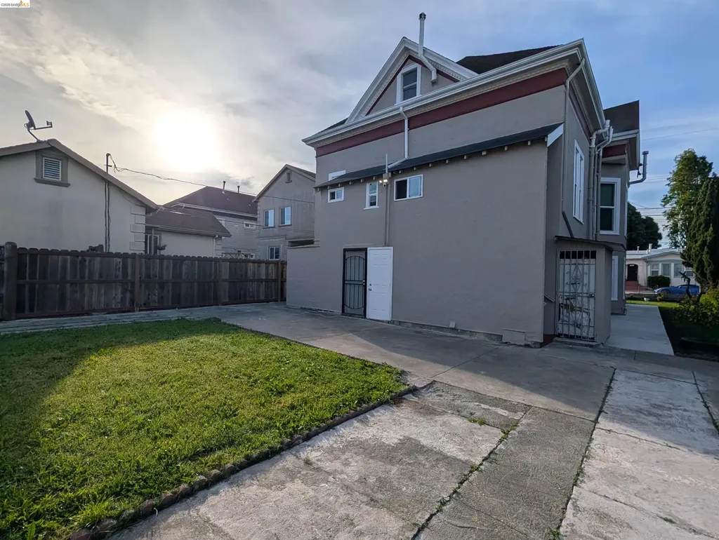 1086 66th Street Oakland CA 94608