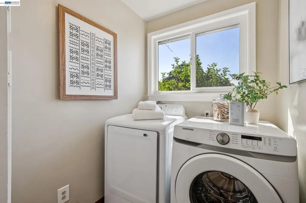 2452 Potomac Street Oakland CA 94602