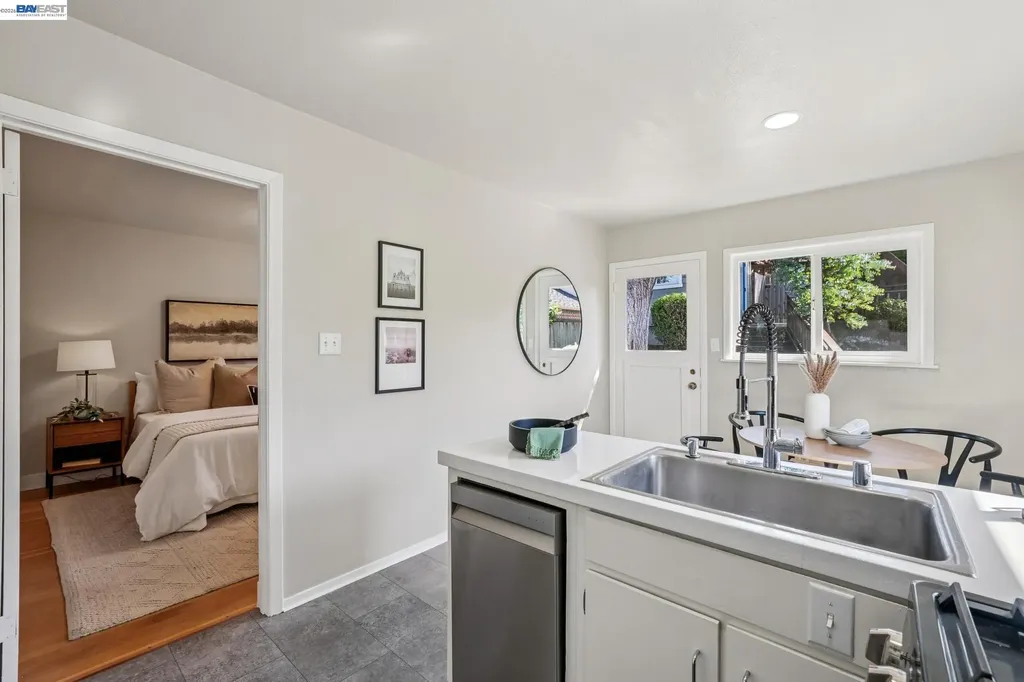 2452 Potomac Street Oakland CA 94602
