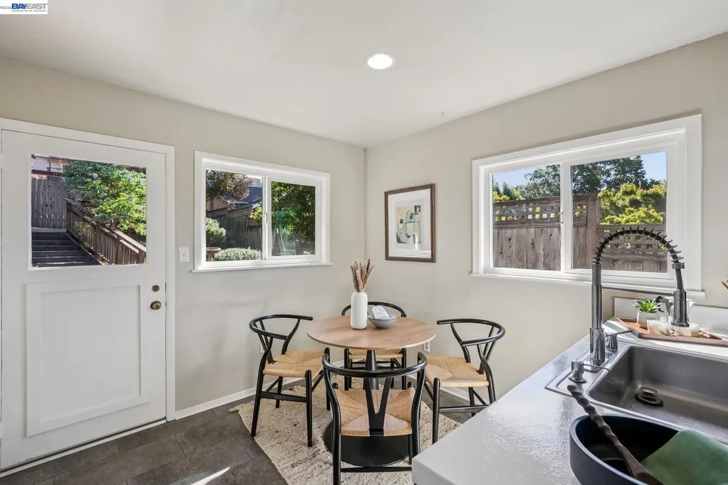 2452 Potomac Street Oakland CA 94602