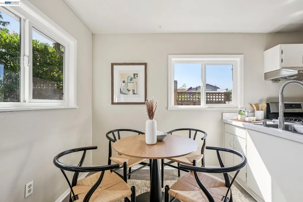 2452 Potomac Street Oakland CA 94602