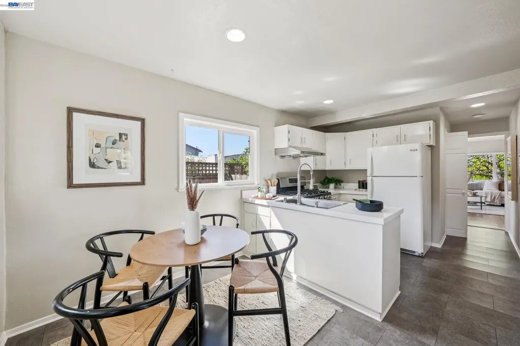 2452 Potomac Street Oakland CA 94602