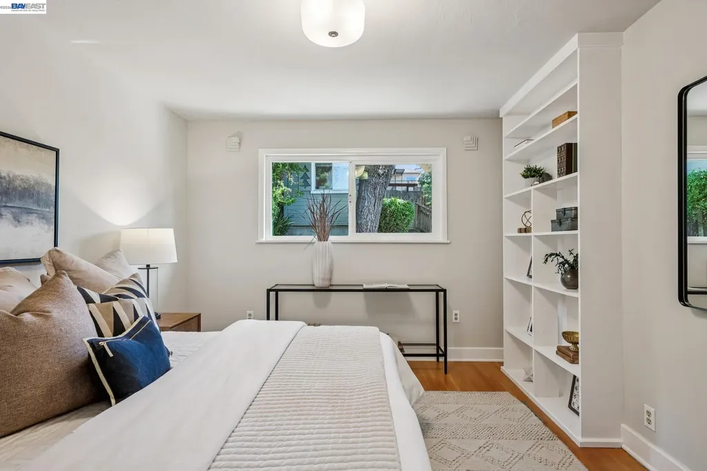 2452 Potomac Street Oakland CA 94602