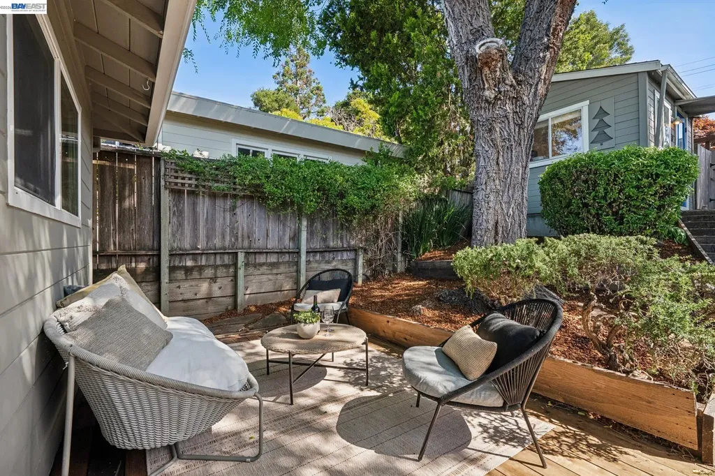 2452 Potomac Street Oakland CA 94602