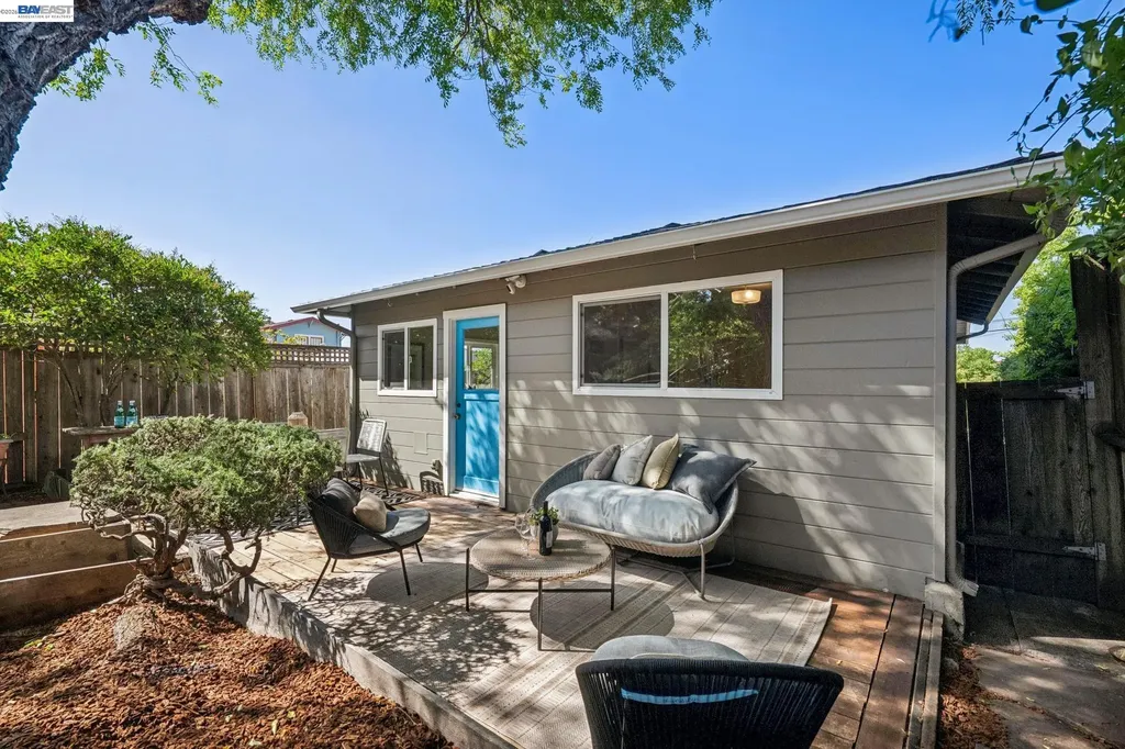 2452 Potomac Street Oakland CA 94602