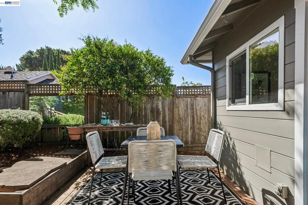 2452 Potomac Street Oakland CA 94602