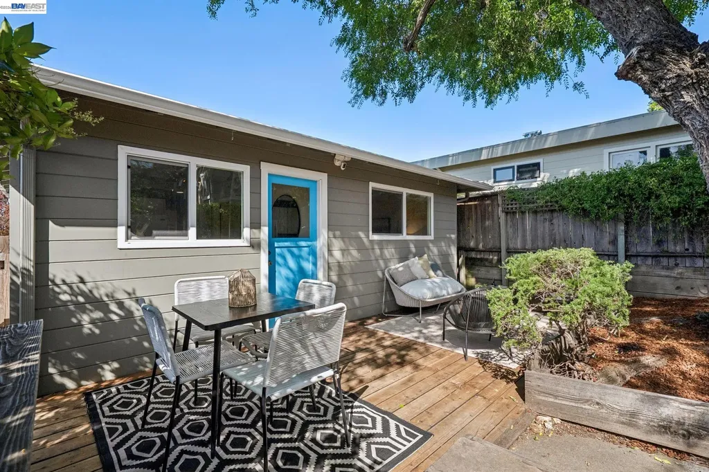 2452 Potomac Street Oakland CA 94602