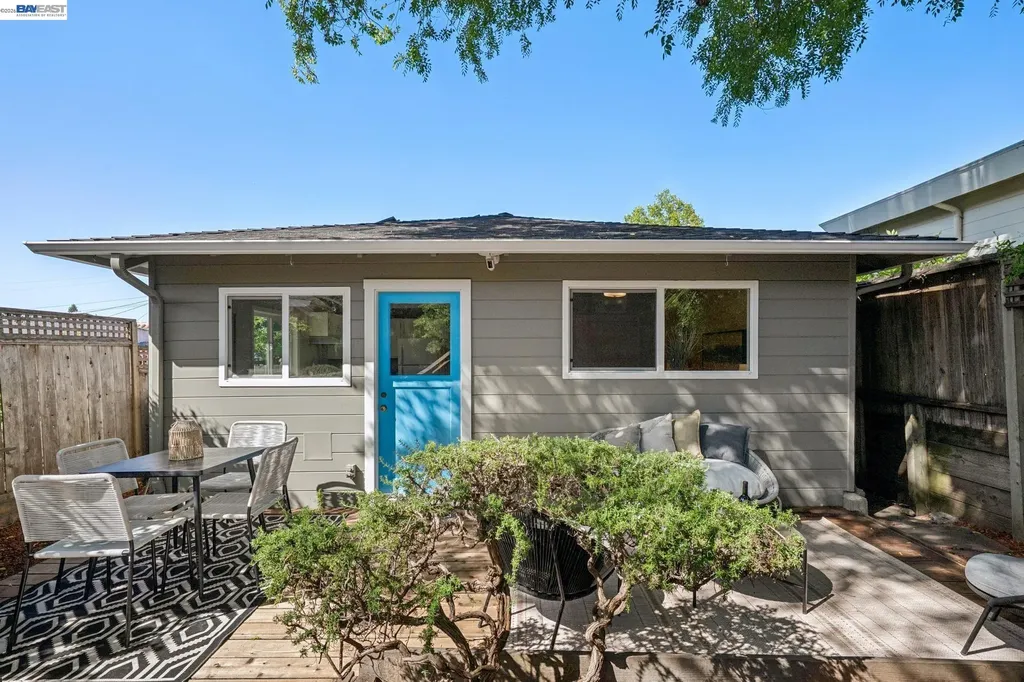2452 Potomac Street Oakland CA 94602