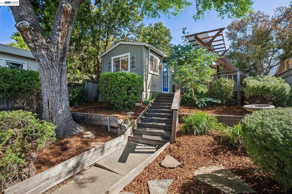 2452 Potomac Street Oakland CA 94602