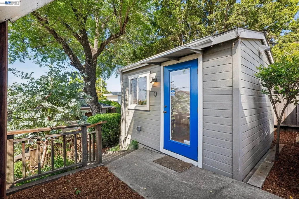 2452 Potomac Street Oakland CA 94602