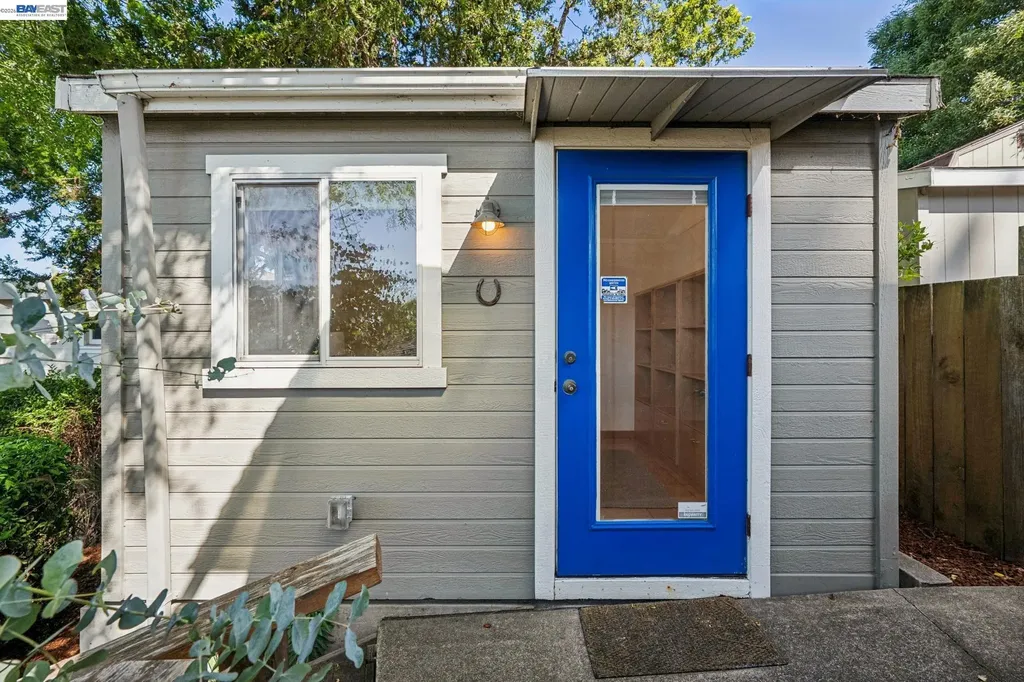 2452 Potomac Street Oakland CA 94602