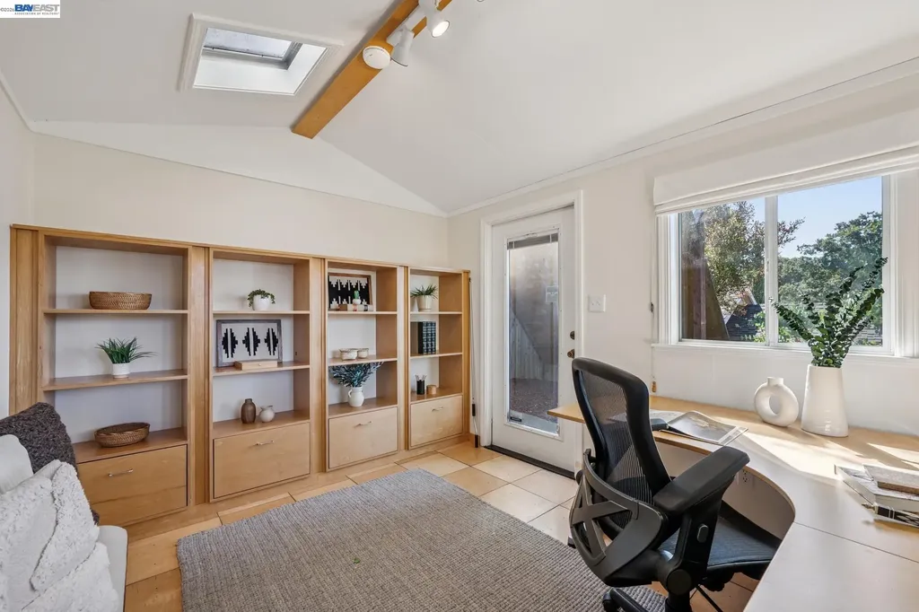 2452 Potomac Street Oakland CA 94602