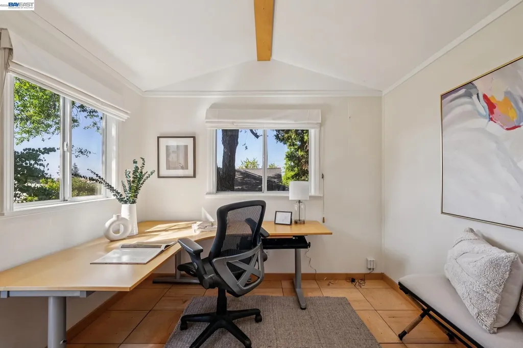 2452 Potomac Street Oakland CA 94602