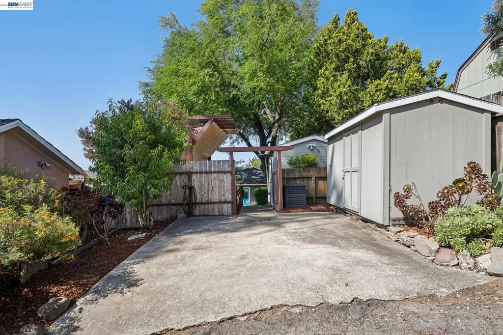 2452 Potomac Street Oakland CA 94602