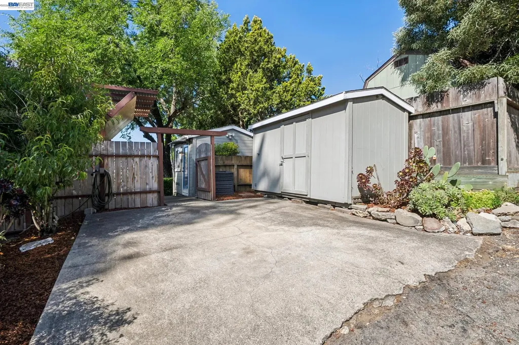 2452 Potomac Street Oakland CA 94602