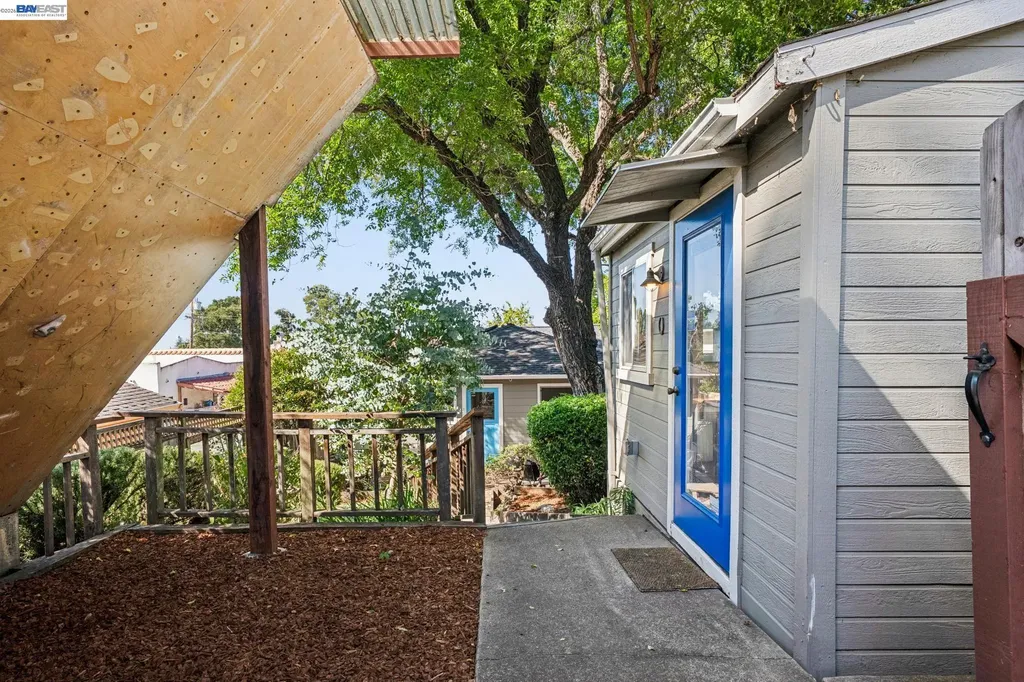 2452 Potomac Street Oakland CA 94602