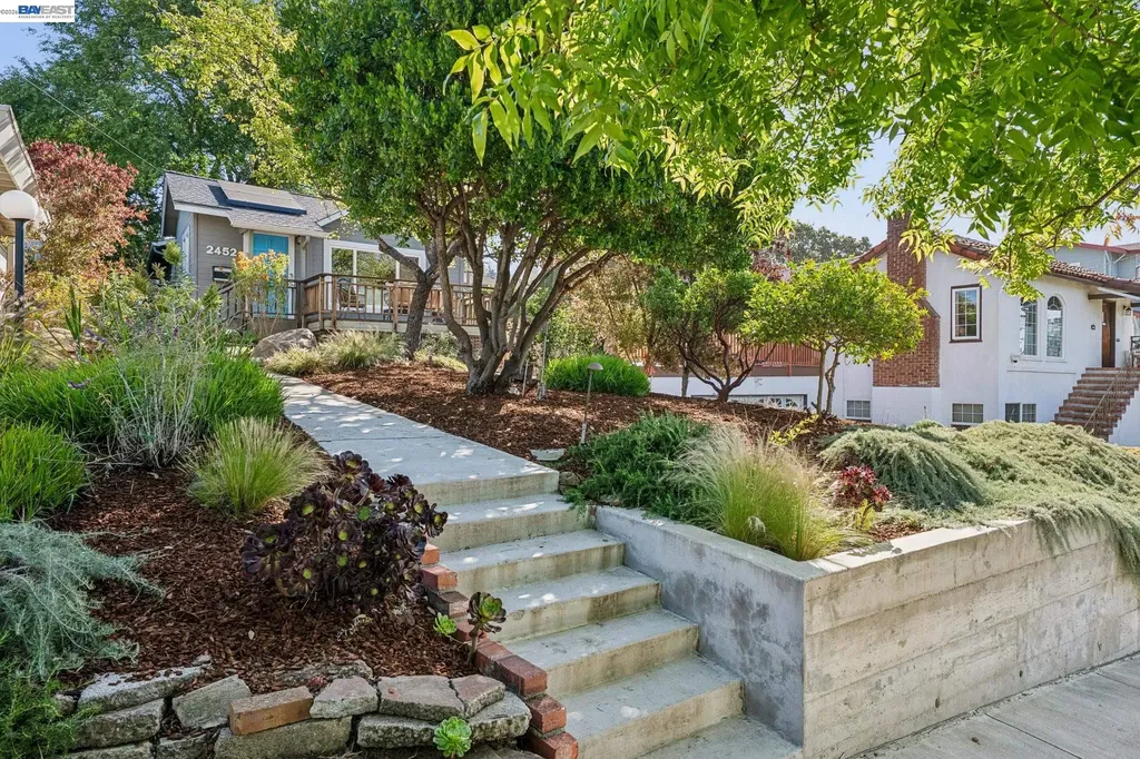 2452 Potomac Street Oakland CA 94602