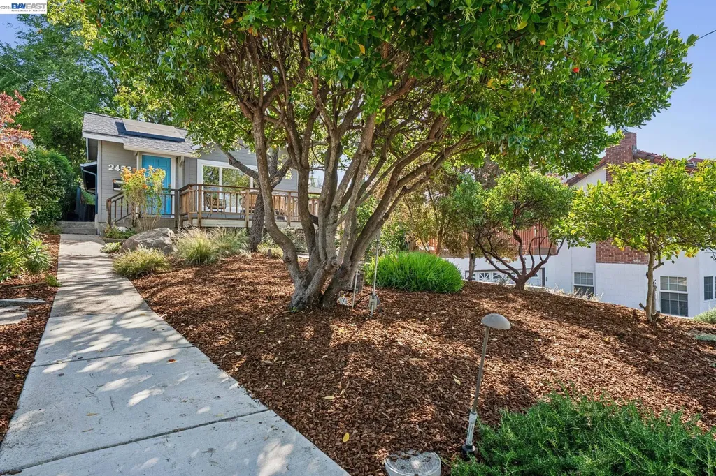 2452 Potomac Street Oakland CA 94602