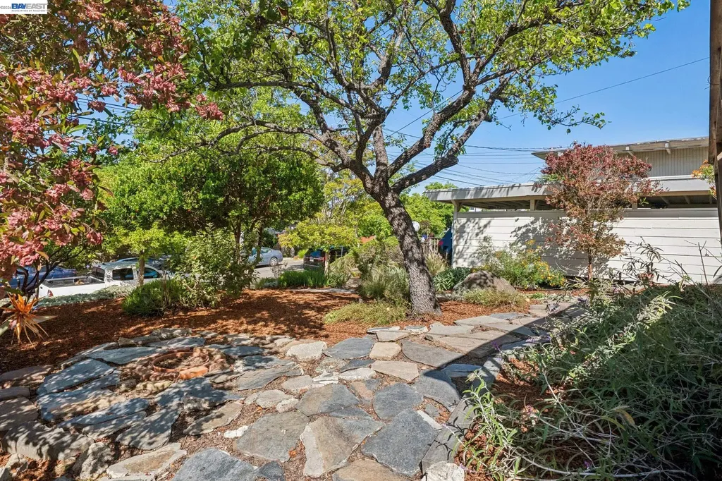 2452 Potomac Street Oakland CA 94602
