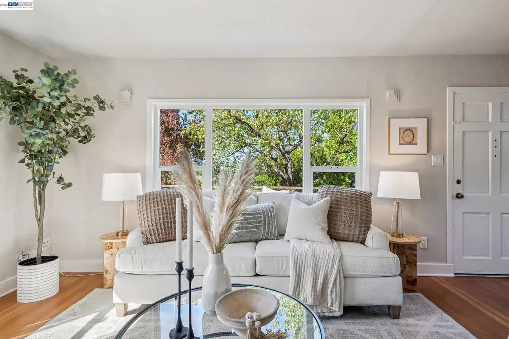 2452 Potomac Street Oakland CA 94602
