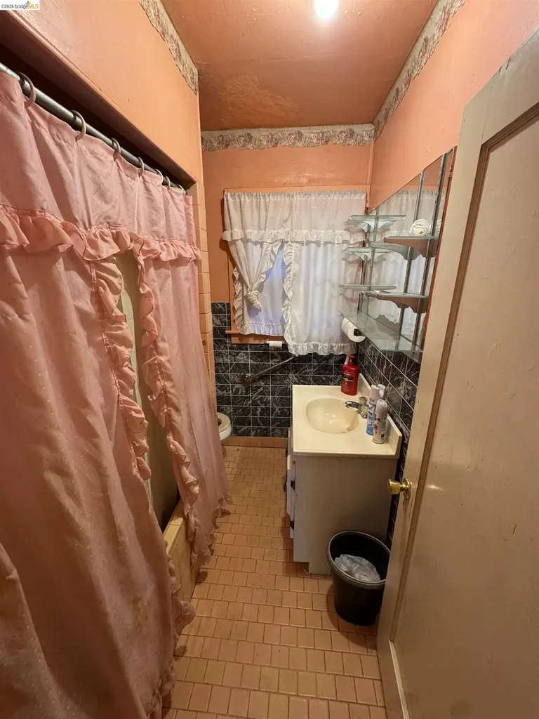2233 85th Avenue Oakland CA 94605