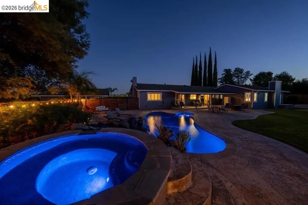 147 Loren Lane Oakley CA 94561