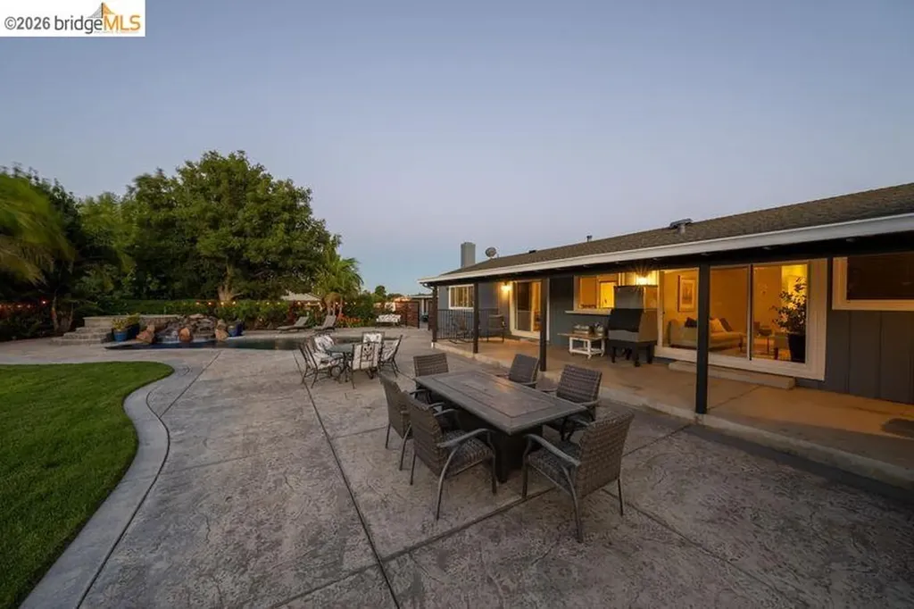 147 Loren Lane Oakley CA 94561