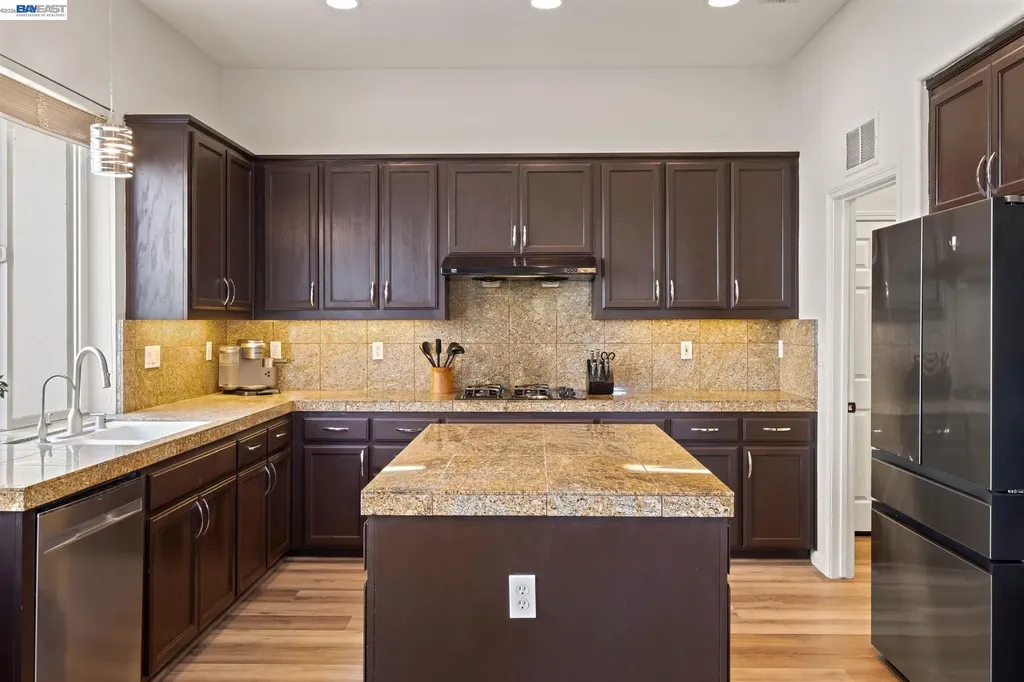 2466 Yosemite Way Discovery Bay CA 94505