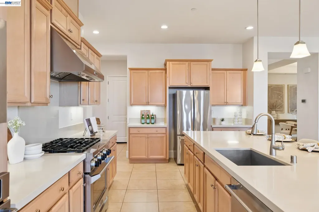 5 Stirling Way Hayward CA 94542
