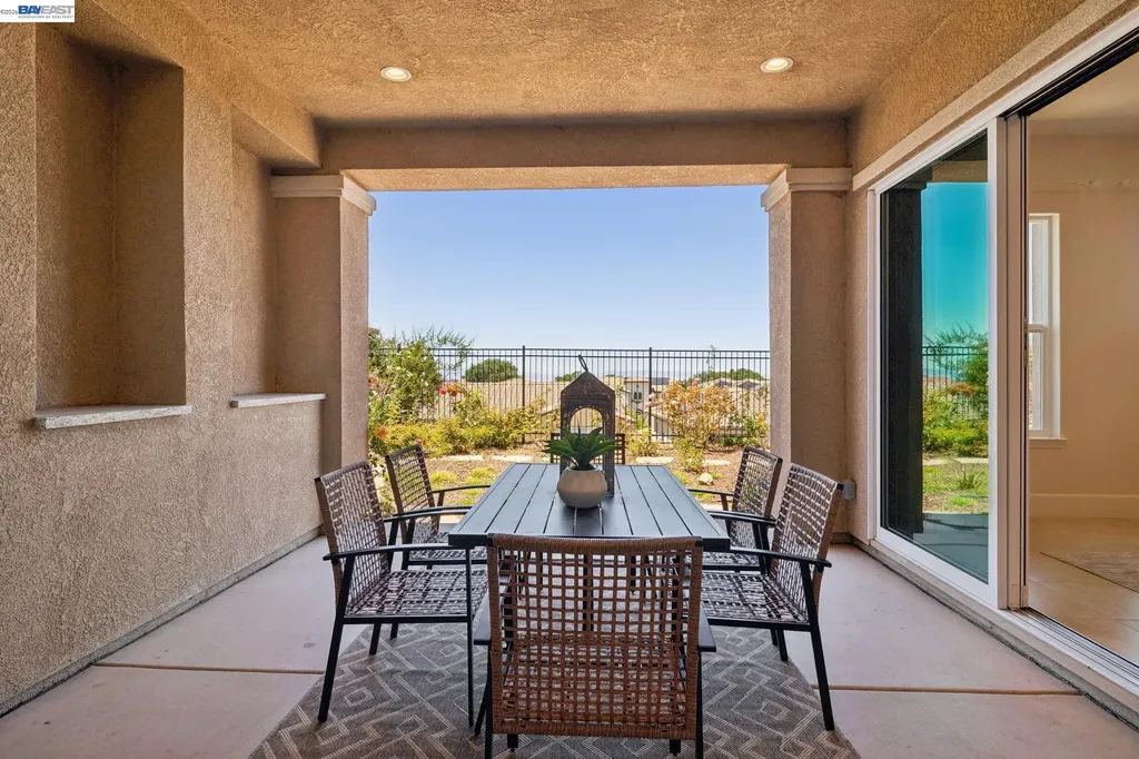 5 Stirling Way Hayward CA 94542