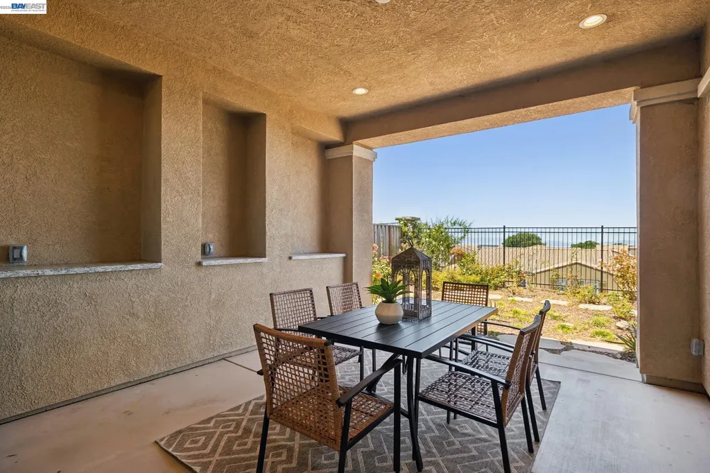 5 Stirling Way Hayward CA 94542