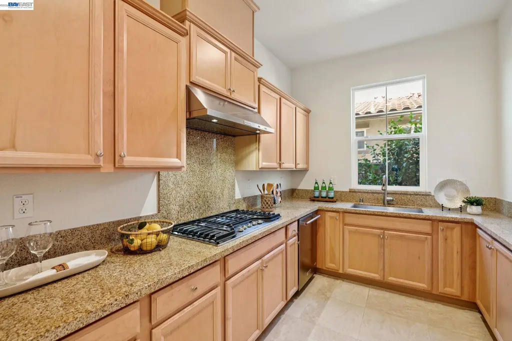 5 Stirling Way Hayward CA 94542