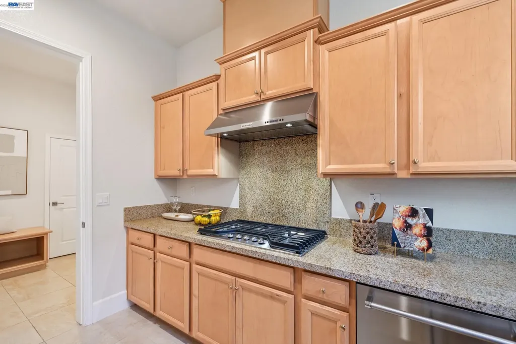 5 Stirling Way Hayward CA 94542