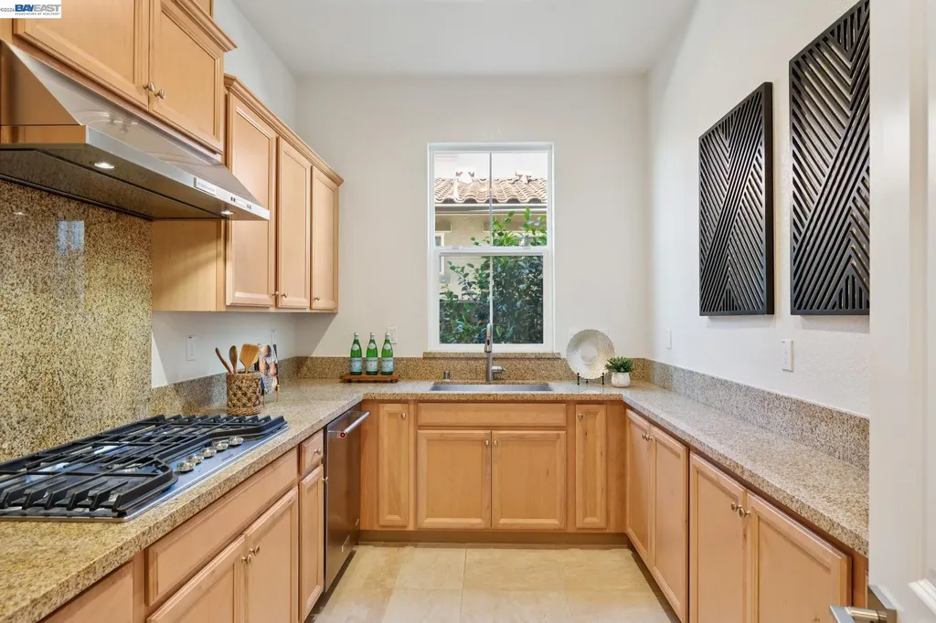 5 Stirling Way Hayward CA 94542