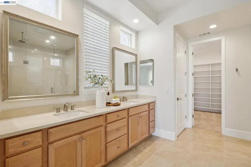 5 Stirling Way Hayward CA 94542