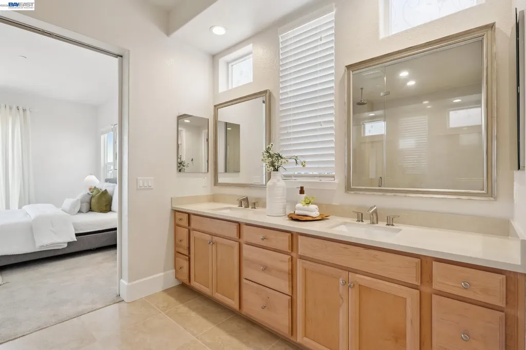 5 Stirling Way Hayward CA 94542