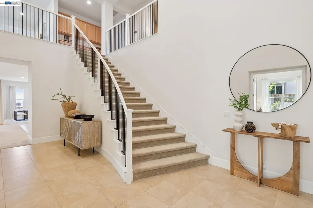 5 Stirling Way Hayward CA 94542