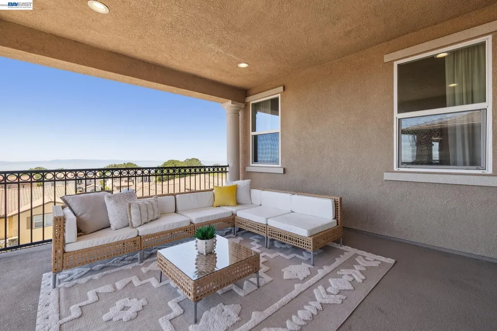 5 Stirling Way Hayward CA 94542