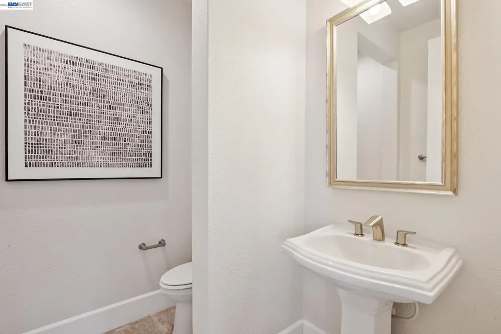 5 Stirling Way Hayward CA 94542